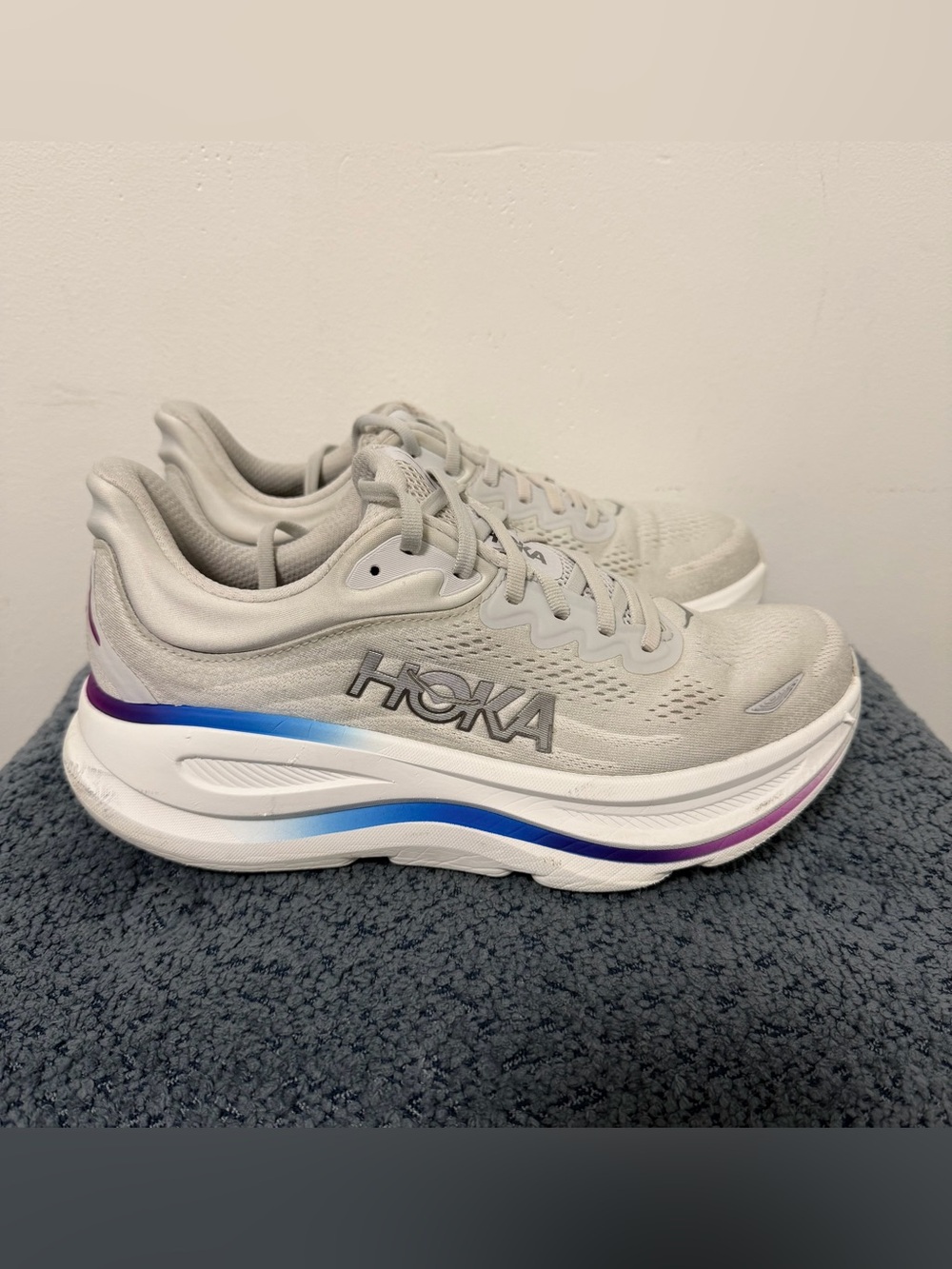 Hoka bondi 9 Women's Light Gray Athletic Shoes with Blue and Purple Stripe